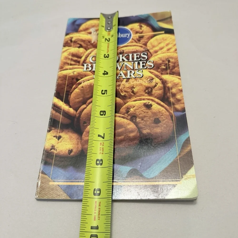 Cookbook Cookies Pillsbury Brownies Choc Chip Baking Bake Book VTG Retro Decor